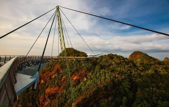 How to See KL’s Underwater World and Skybridge in One Epic Afternoon